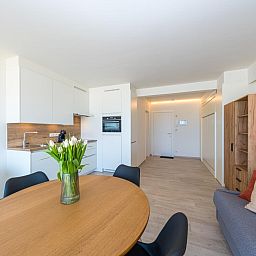 Modernes Wohnzimmer in Emperador - 0401, Ferienhaus in Middelkerke, Westflandern, mit stilvoller Kueche und gemuetlicher Sitzecke.