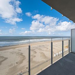 Geniessen Sie den atemberaubenden Meerblick vom Balkon des Ferienhauses "Canberra - 0803 + Park. 10" in Middelkerke, Westflandern.