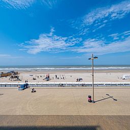Blick auf den Strand vom "Verdiende Rust - 0201", einem Ferienhaus in Middelkerke, Westflandern, mit herrlichem Meerblick.