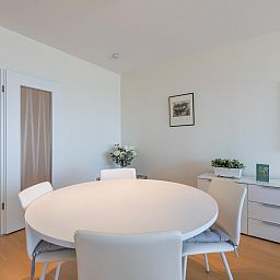 Esszimmer des Ferienhauses "De Rede 1 - 0801" in Middelkerke, Westflandern, mit moderner Einrichtung und heller Atmosphaere.
