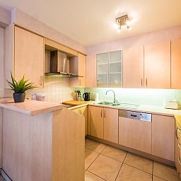 Moderne Kueche im Ferienhaus Franklin - 0101, Middelkerke, Westflandern. Geniessen Sie Komfort und Bequemlichkeit waehrend Ihres Aufenthalts an der belgischen Kueste.