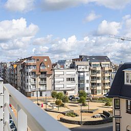 Uitzicht vanaf het balkon van Con Amore - 0403, vakantiehuis in Westende, West-Vlaanderen, met een prachtig stadsbeeld.