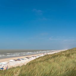 Geniessen Sie die schoene Strandlandschaft in der Naehe von Apartment Studio mit Garage in Bredene, Westflandern, ideal fuer einen erholsamen Urlaub.