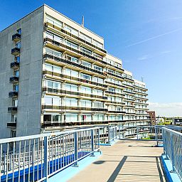 Flat Studio mit Garage in Bredene, Westflandern, bietet einen atemberaubenden Blick von der Terrasse dieser modernen Ferienunterkunft.