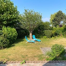 Ruhiger Garten in der Villa Tijl Uilenspiegel, Ferienhaus in Oostduinkerke, Westflandern, ideal zum Entspannen.