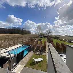 Geniet van het landelijke uitzicht en het zwembad bij de Vrijstaande woning in Geraardsbergen, een vakantiehuis in Oost-Vlaanderen, Belgi.