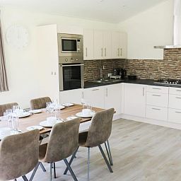 Modern kitchen and dining area in vacation home Velthorst, located in Mol, Antwerp, Belgium, with stylish decor and spacious layout.