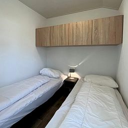 Moderne Kche in einem freistehenden Haus in Mol, Antwerpen, Belgien. Genieen Sie Komfort und Stil in diesem Ferienhaus.