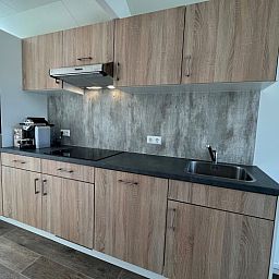 Gemtliches Schlafzimmer in einem freistehenden Haus in 2400 Mol, Ferienhaus in Mol, Antwerpen, Belgien, mit bequemem Doppelbett und moderner Einrichtung.