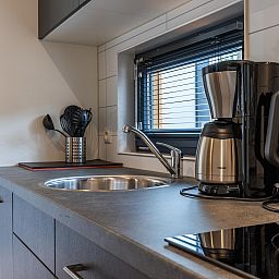 Moderne Kche im freistehenden Haus in 2400 Mol, Ferienhaus in Mol, Antwerpen, Belgien, mit stilvoller Einrichtung und Ausstattung.