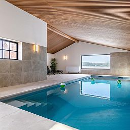 Indoor pool at Lindehoeve vacation home in Turnhout, Antwerp, ideal for relaxation and recreation.