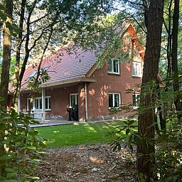 Rustic Cottage in Wuustwezel, located in a wooded area in Antwerp, ideal for nature lovers.