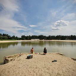 Sandstrand am Chalet Sigal in Poppel, Antwerpen. Perfekt zum Entspannen und Geniessen der Natur.