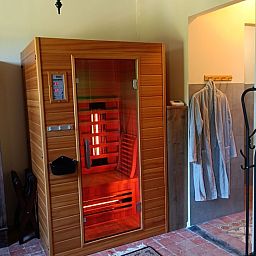 Ontspan in de luxe sauna van vakantiehuis Gemael1744 in Voeren, Limburg, Belgie, ideaal voor rust en wellness.
