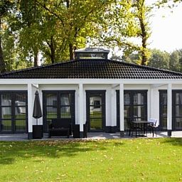Mooi Zutendaal 4-persoons villa in Limburg, Belgie met ruime veranda en groene omgeving voor een ontspannen vakantie.