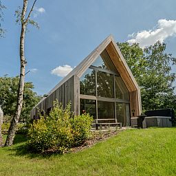 Lodge with Jacuzzi in Heusden-Zolder, Limburg, Belgium, surrounded by nature with modern wooden design and spacious garden.