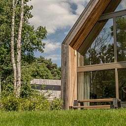 Modern Lodge with Jacuzzi in Heusden-Zolder, Limburg, Belgium, surrounded by green nature and peaceful surroundings.