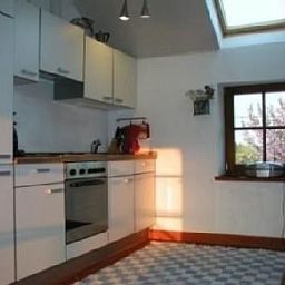Modern kitchen in Apartment Vue au Jardin, Hombourg, Ardennes, with lots of light and views of nature.
