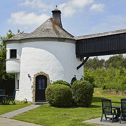 Village les Gottales | Turm fuer 2 Personen | 2AT in Trois-Ponts, Ardennen, bietet eine charmante Unterkunft in einem Turm, umgeben von gruener Natur.