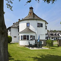 Village les Gottales | Turm fuer 2 Personen | 2AT in Trois-Ponts, Ardennen. Charmantes Ferienhaus mit Terrasse, umgeben von gruener Natur.