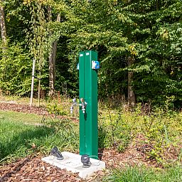 Waterpunt bij Luxe kampeerplaats C1, Gesves, Ardennen. Ideale stacaravan in Belgie voor natuurliefhebbers.