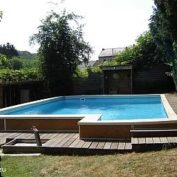 Entspannen Sie sich am privaten Pool von "Groot", einem gemuetlichen Ferienhaus fuer 4 Personen in Dinant in den Ardennen. Geniessen Sie die ruhige Umgebung und die Natur.