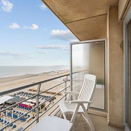 Geniet van het prachtige zeezicht vanaf het balkon van Ocean Suites - 1108, een vakantiehuis aan de Belgische kust in Blankenberge.