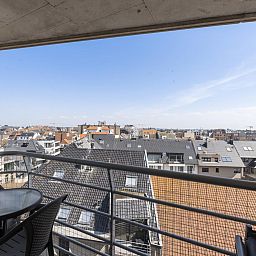 Geniet van het panoramische stadszicht vanaf het balkon van Ocean Suites - 714, een vakantiehuis in Blankenberge aan de Belgische kust.
