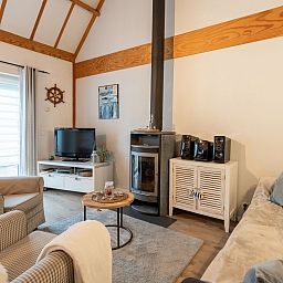 Gezellige woonkamer in Vakantiehuis Strandhuis, Bredene, Belgische kust, met comfortabele zitruimte en moderne inrichting voor ontspanning.