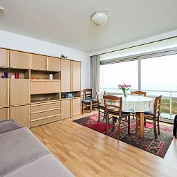 Cozy living room of Apartment Ref. 702 in Bredene on the Belgian coast with spacious view and comfortable seating area.