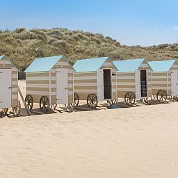 Beach cottages at Apartment Ref. 702 in Bredene on the Belgian coast, ideal for a relaxing vacation by the sea.