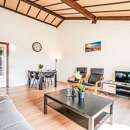 Spacious and bright living room of Apartment Zeewind II A 11 in Bredene on the Belgian coast, ideal vacation accommodation with modern furnishings.