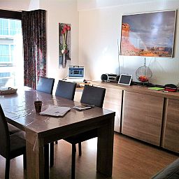 Enjoy the coastal atmosphere at Appartement Wohnung "Wie zu Hause" in Middelkerke, Belgium, overlooking the beach and sea.