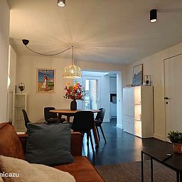 't Silte Apartment with a terrace in Middelkerke, on the Belgian coast. Cozy interior with modern decor and a comfortable sitting area.