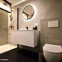 't Silte Apartment with a terrace in Middelkerke features a modern bathroom, ideal for a relaxing stay on the Belgian coast.
