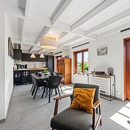 Verfrissend zwembad bij vakantiehuis Nieuwendamme 008 in Nieuwpoort, Belgische kust, ideaal voor ontspanning en plezier in de buitenlucht.
