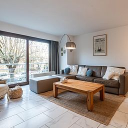 Geniet van het uitzicht vanaf het balkon van vakantiehuis Reigersnest in Nieuwpoort aan de Belgische kust.