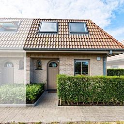 Charmantes Ferienhaus PAPAVER - LD 384744 in Adinkerke, De Panne an der belgischen Kste, mit einem einladenden Eingang und gepflegter grner Hecke.