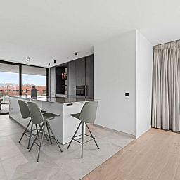 Modern kitchen in Penthouse 'Ter Elst', a luxury apartment in De Panne on the Belgian coast with a view of the city.
