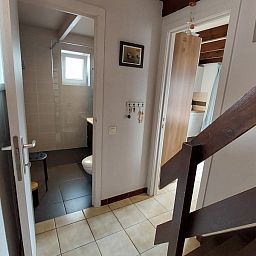 Badezimmer und Diele im Ferienhaus Duinendaele 272, Adinkerke, De Panne, belgische Kueste.