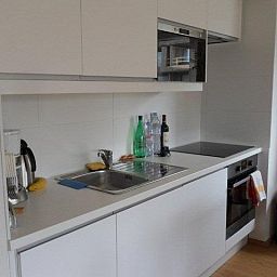 Modern kitchen in Zonneblik aan zee apartment in De Panne, ideal for a vacation on the Belgian coast.