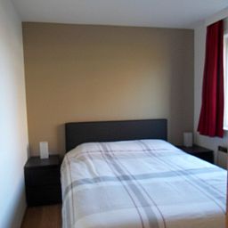 Comfortable bedroom in Zonneblik aan zee vacation apartment in De Panne, perfect for relaxation on the Belgian coast.