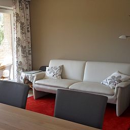 Cozy sitting area in Zonneblik aan zee apartment in De Panne overlooking the dunes on the Belgian coast.