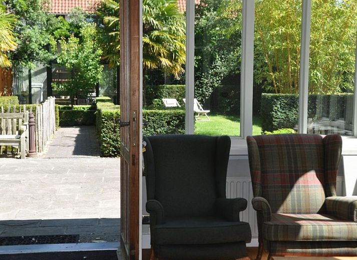 Balsemboom Brugge vakantiehuis in Brugge, West-Vlaanderen met charmante gevel en groene tuin.