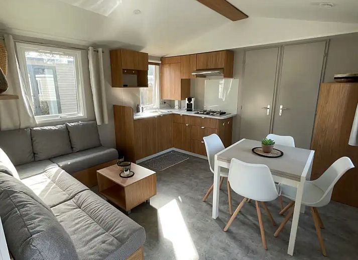Ferienunterkunft "Azalee" - Chalet in Bruegge, Westflandern, mit sonniger Veranda und modernem Ambiente fuer einen entspannten Aufenthalt.