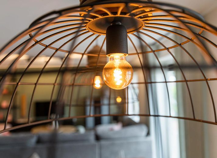 Gemuetliches Wohnzimmer in der Villa Belle Haan, einem Ferienhaus in De Haan, Westflandern, mit komfortabler Sitzecke und moderner Einrichtung.