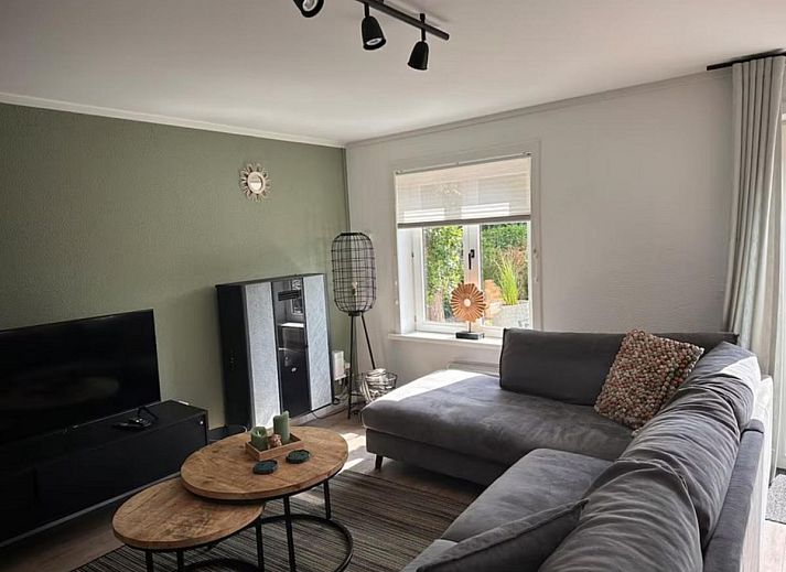 Moderne Kueche in der Villa Belle Haan, einem Ferienhaus in De Haan, Westflandern, mit stilvollem Dekor und Annehmlichkeiten fuer Komfort.