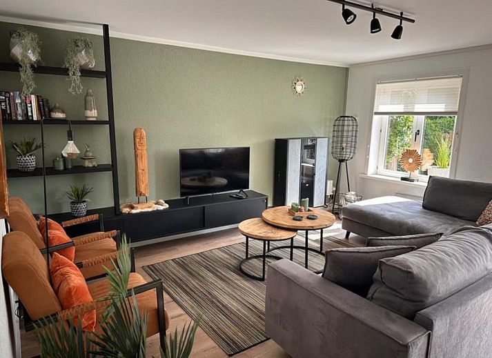 Moderne Kueche in der Villa Belle Haan, einem Ferienhaus in De Haan, Westflandern, mit stilvollem Dekor und Annehmlichkeiten fuer Komfort.