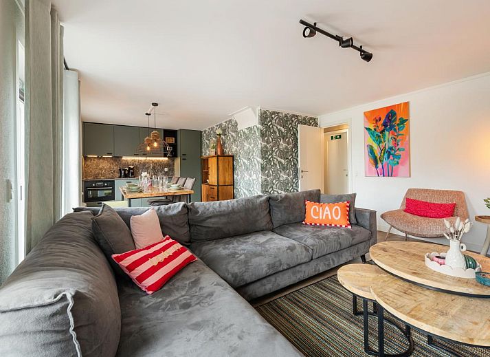 Moderne Kueche in der Villa Belle Haan, einem Ferienhaus in De Haan, Westflandern, mit stilvollem Dekor und Annehmlichkeiten fuer Komfort.