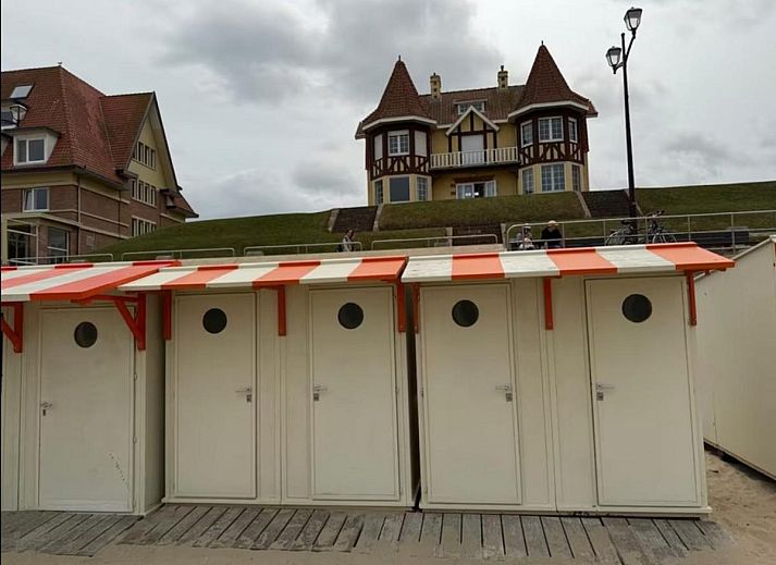 Moderne Kueche in der Villa Belle Haan, einem Ferienhaus in De Haan, Westflandern, mit stilvollem Dekor und Annehmlichkeiten fuer Komfort.